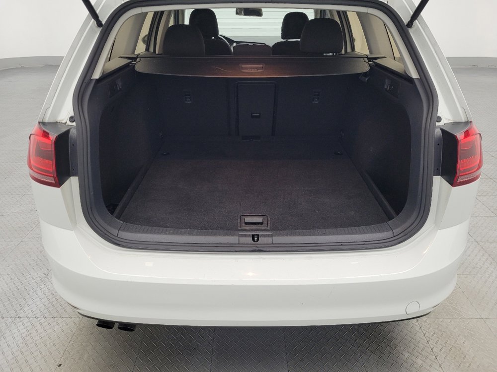 Used 2016 Volkswagen Golf S image 29