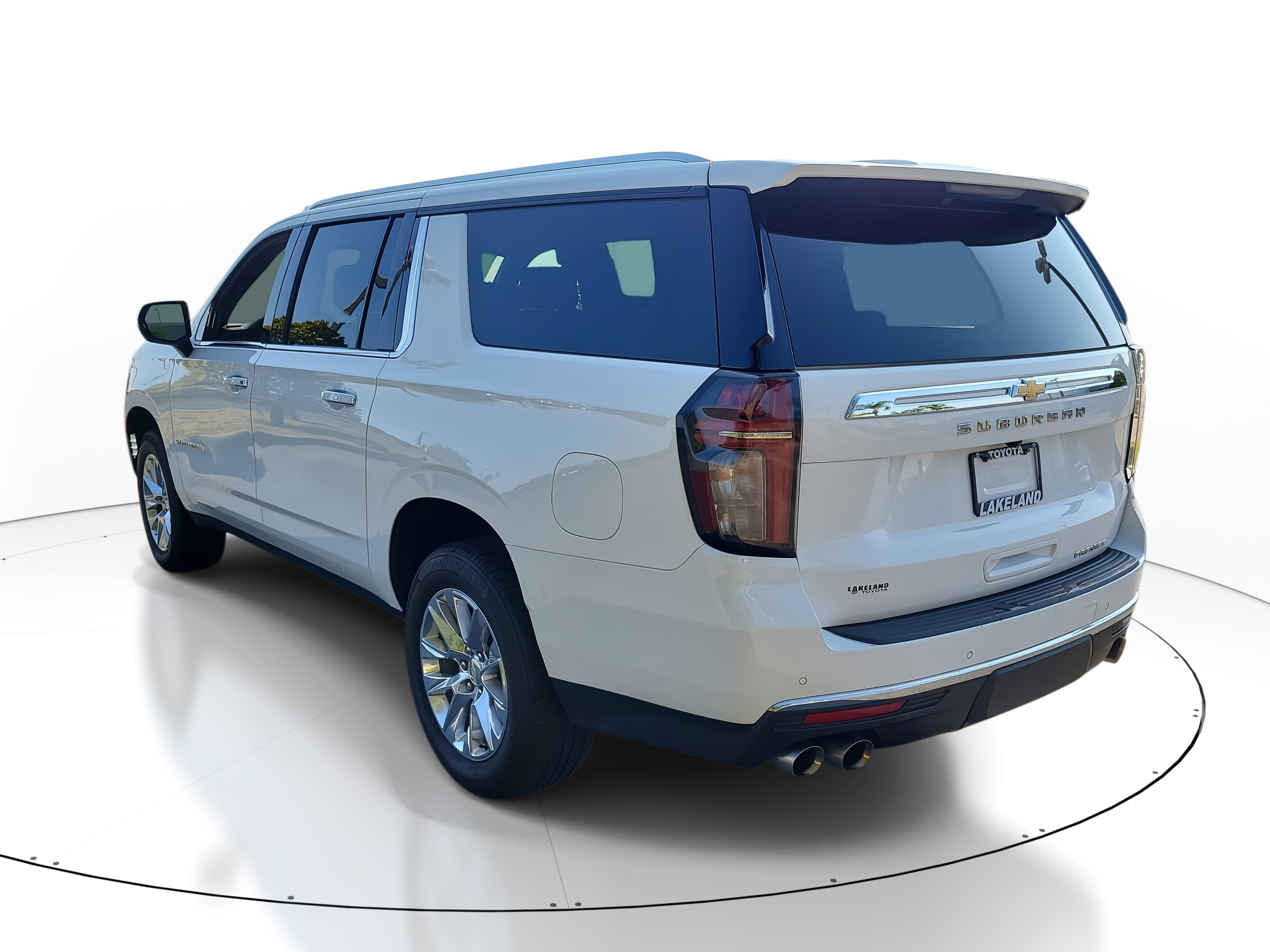 Used 2023 Chevrolet Suburban Premier image 5