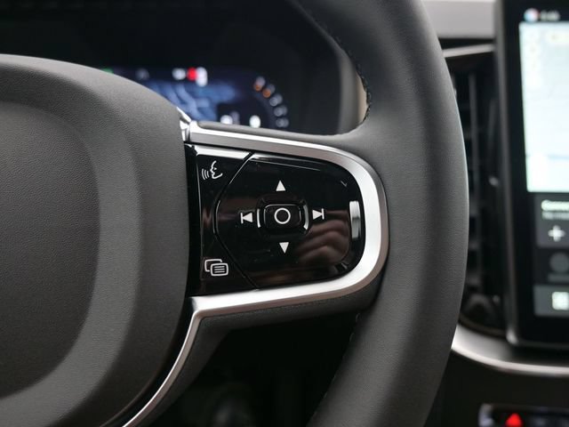 New 2026 Volvo XC90 B5 Plus w/ Protection Package Premier AWD/4WD image 25