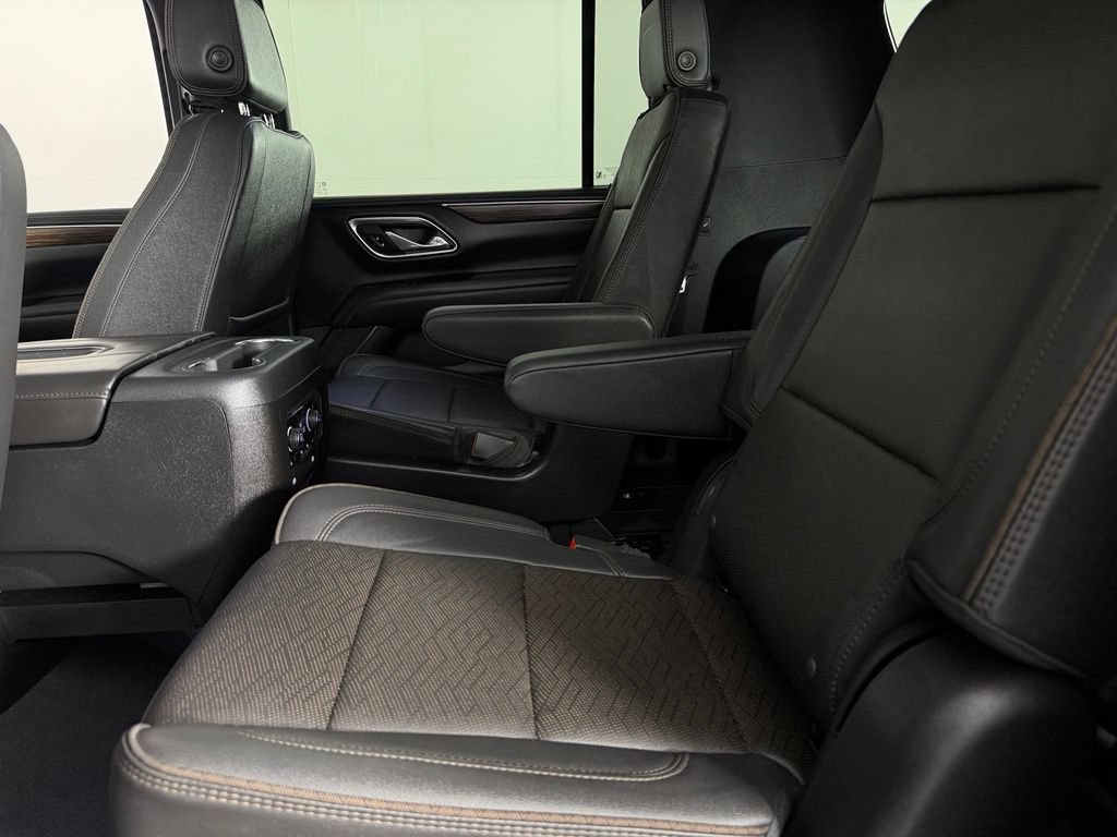 Used 2024 Chevrolet Suburban High Country w/ Premium Package 2 RWD image 28