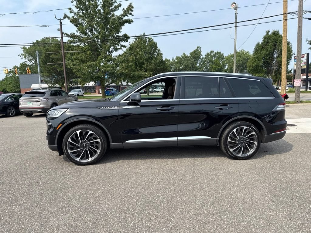 Certified 2023 Lincoln Aviator Reserve w/ Equipment Group 201A AWD/4WD image 2