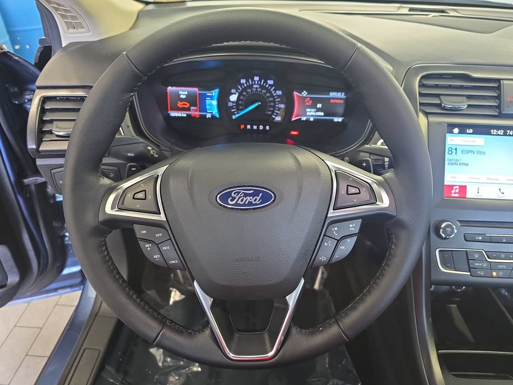 Used 2018 Ford Fusion SE w/ Equipment Group 201A FWD image 18