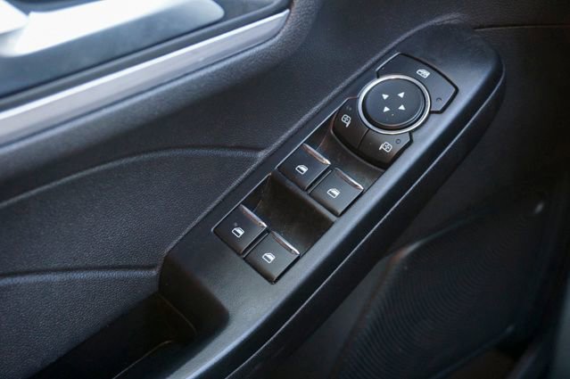 Used 2025 Ford Escape Platinum image 27