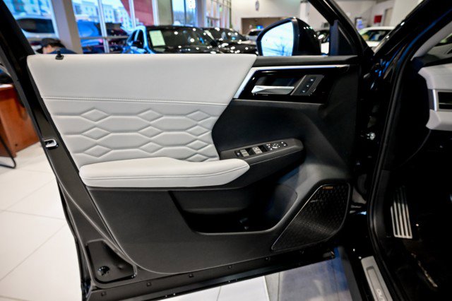 Used 2025 Mitsubishi Outlander AWD image 16