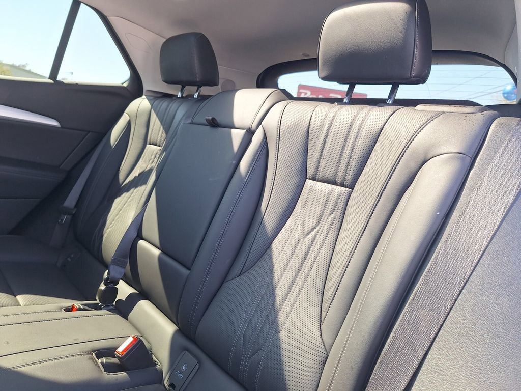 Used 2024 Buick Envision Avenir image 23