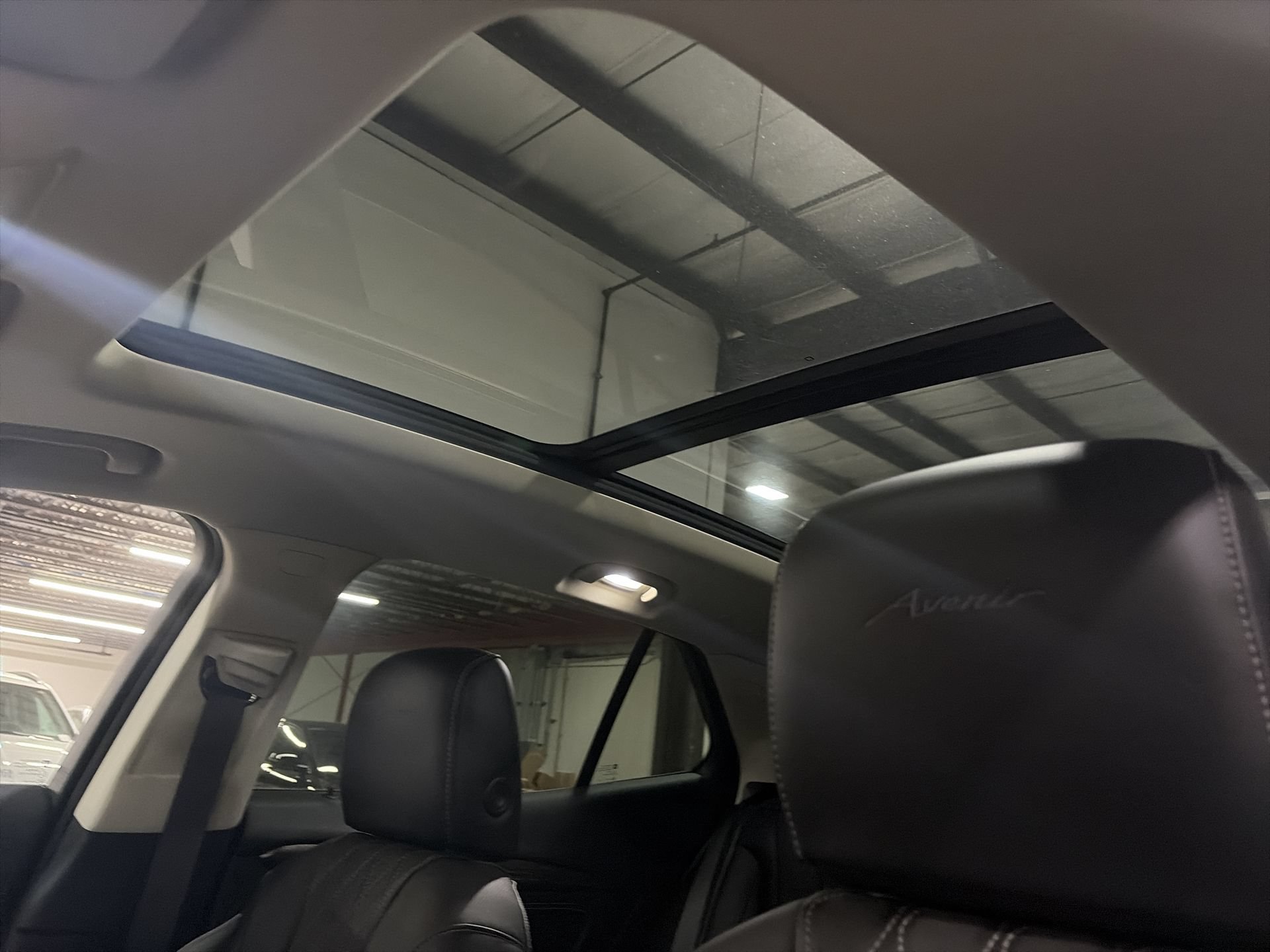 Used 2023 Buick Envision Avenir AWD/4WD image 21