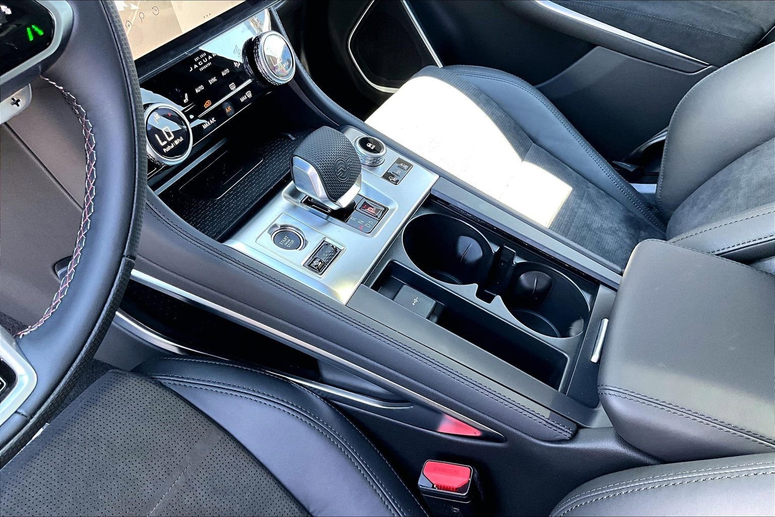 New 2026 Jaguar F-PACE SVR image 8