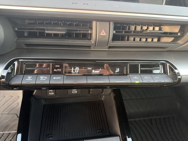 Certified 2025 Toyota Prius LE FWD image 22
