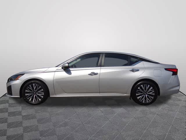 Used 2023 Nissan Altima 2.5 SV FWD image 2