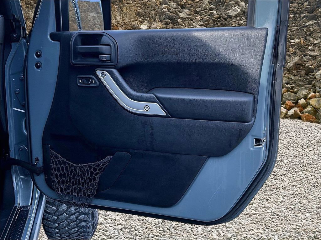 Used 2014 Jeep Wrangler Rubicon w/ Power Convenience Group AWD/4WD image 20