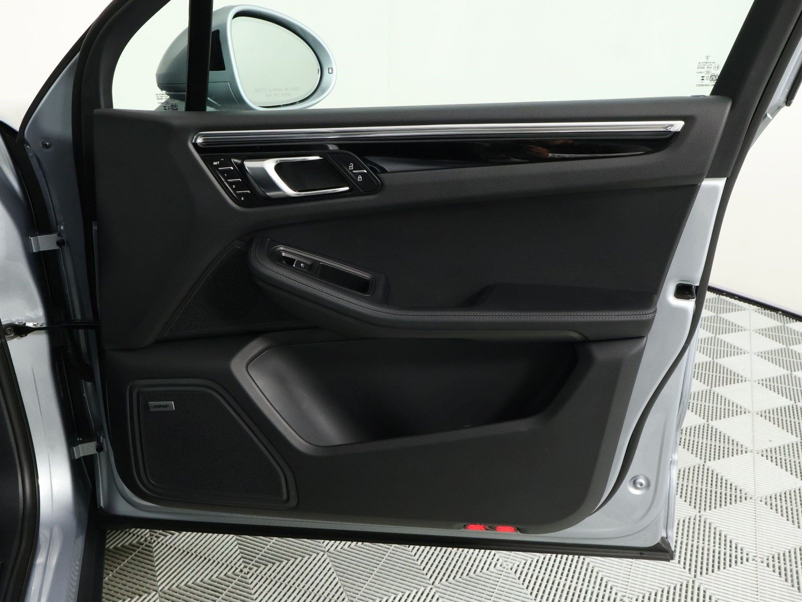 Certified 2026 Porsche Macan AWD/4WD image 23