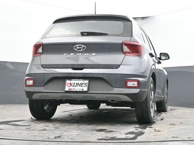 Used 2023 Hyundai Venue Limited image 28