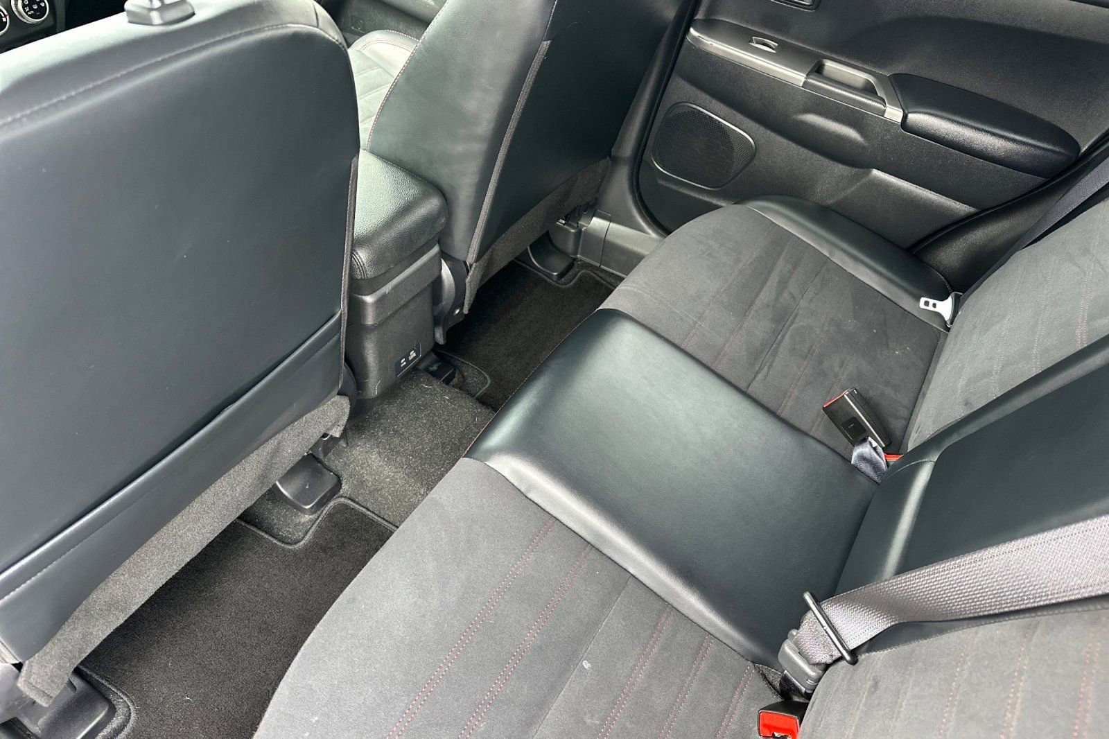 Used 2024 Mitsubishi Outlander Sport SE image 13