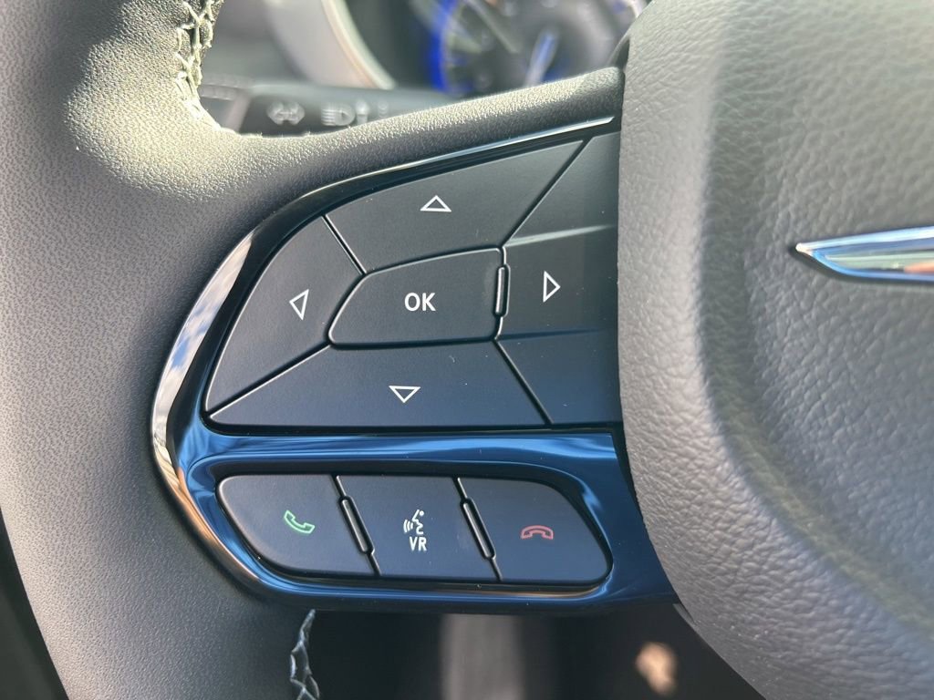 New 2026 Chrysler Pacifica Select FWD image 48