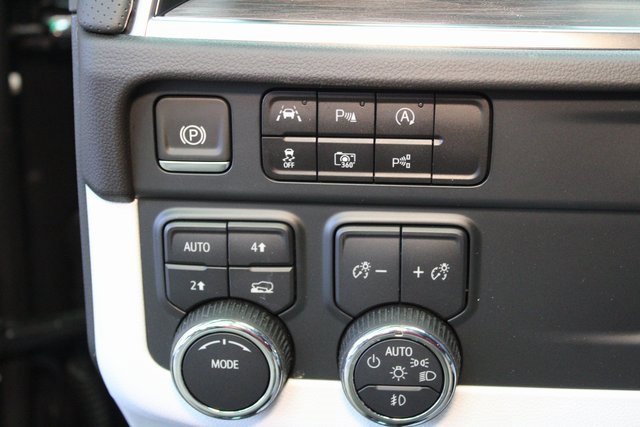 New 2025 Chevrolet Suburban Premier image 21