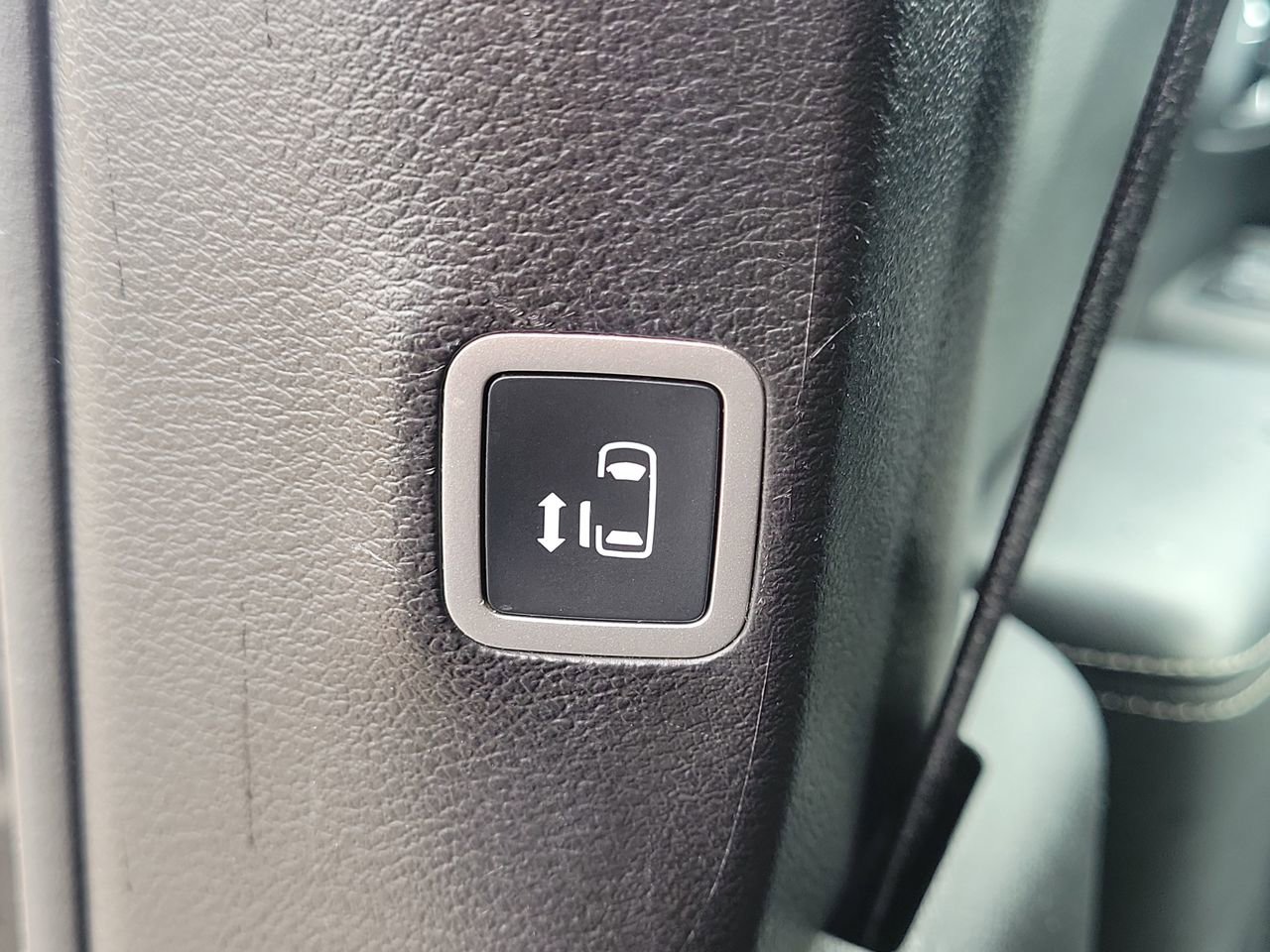 Used 2020 Chrysler Pacifica Touring w/ Advanced Safetytec Group image 14