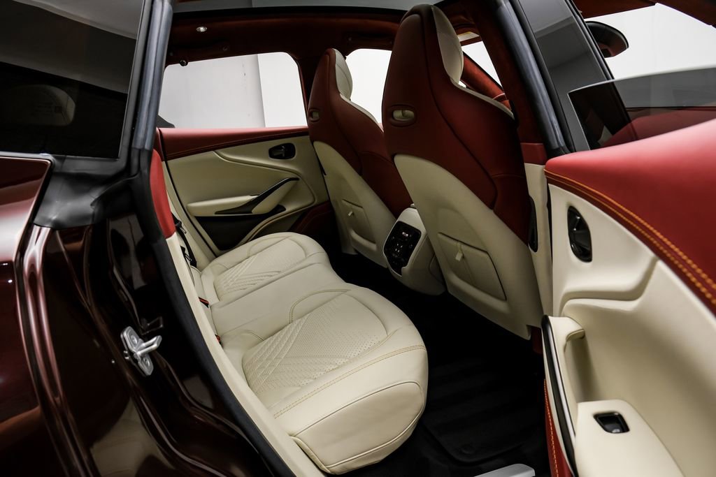 Used 2022 Aston Martin DBX AWD/4WD image 40