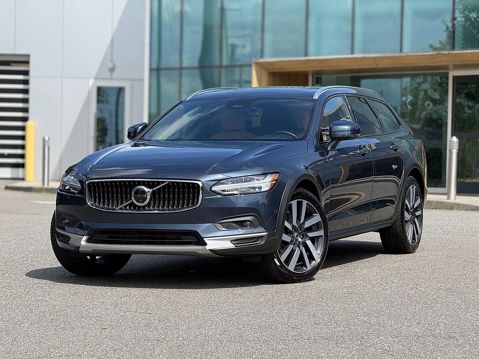 Certified 2025 Volvo V90 B6 Cross Country Ultra