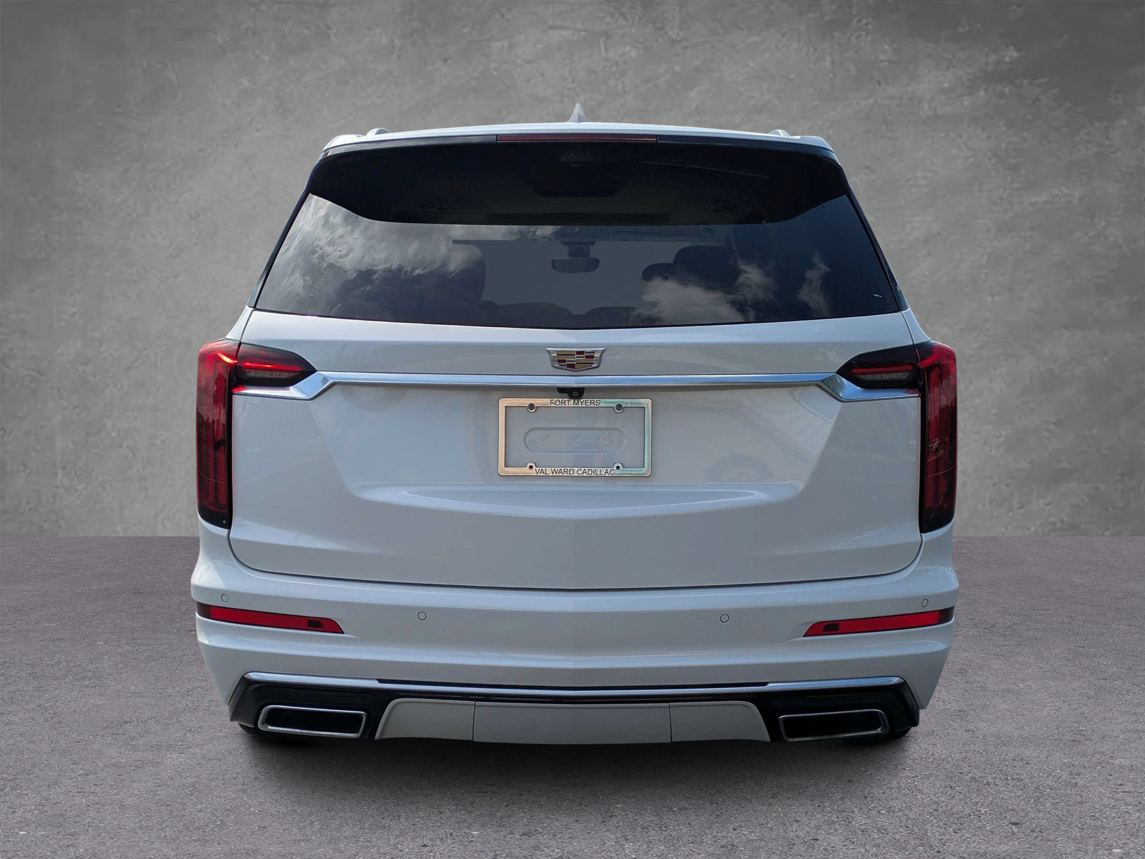 Used 2022 Cadillac XT6 Premium Luxury w/ Technology Package AWD/4WD image 3