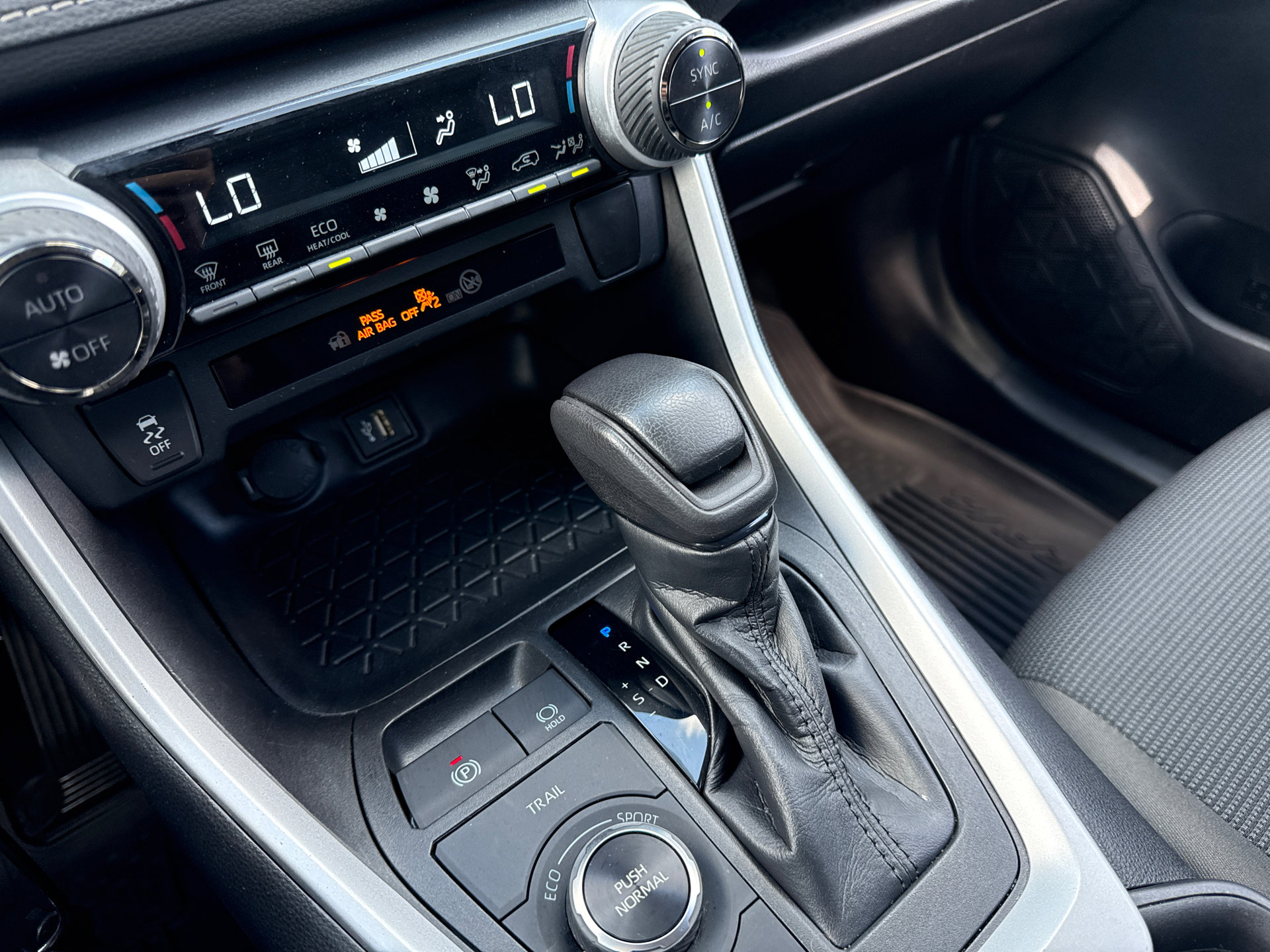 Used 2015 Toyota RAV4 XLE image 24