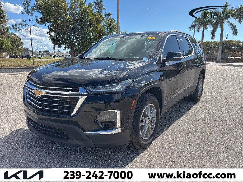 Used 2023 Chevrolet Traverse LT image 2