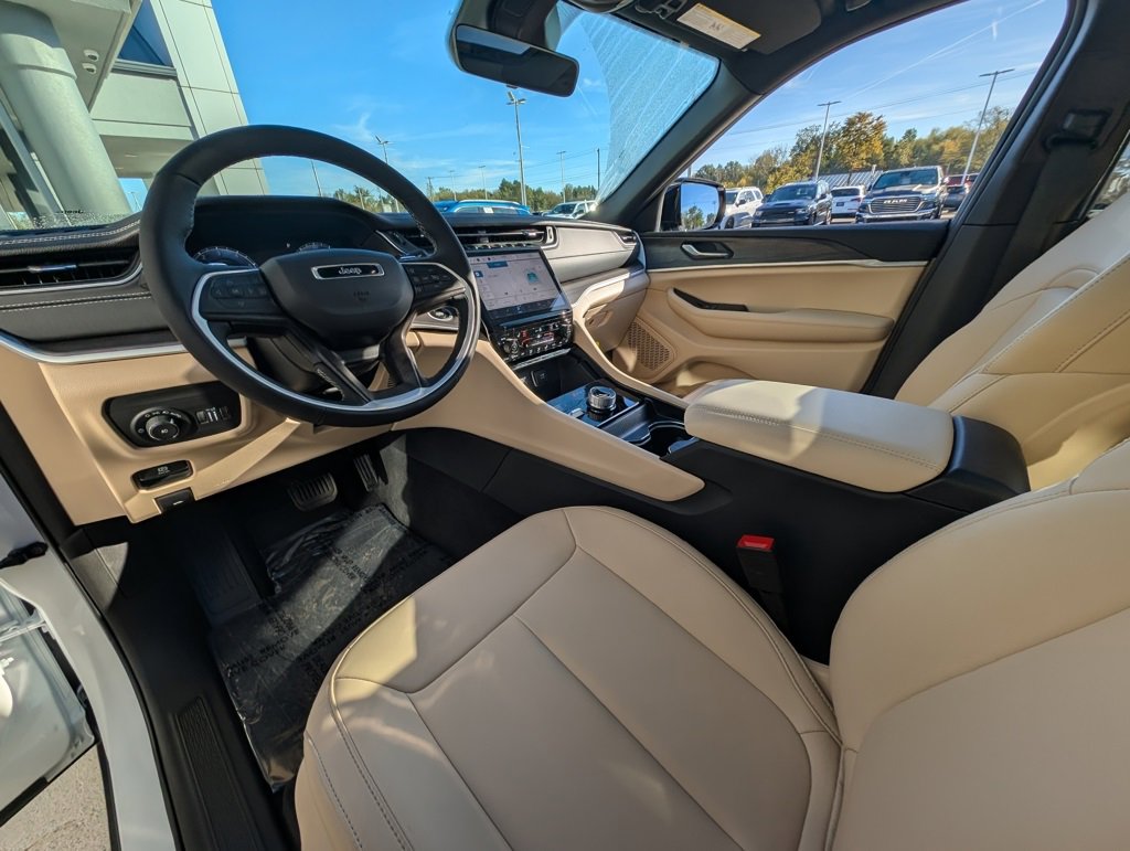 New 2025 Jeep Grand Cherokee Limited image 2