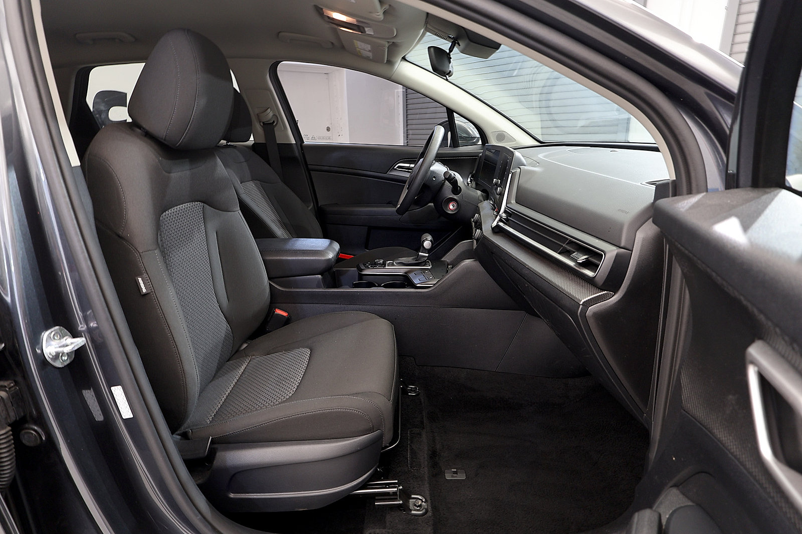 Used 2024 Kia Sportage LX AWD/4WD image 11