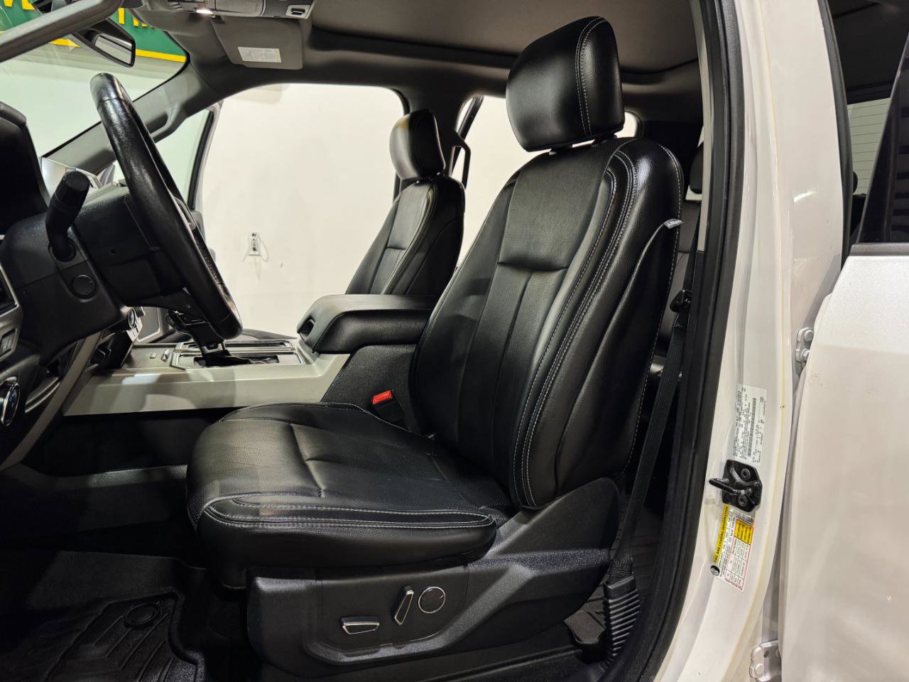 Used 2018 Ford F150 Lariat w/ Equipment Group 502A Luxury AWD/4WD image 12