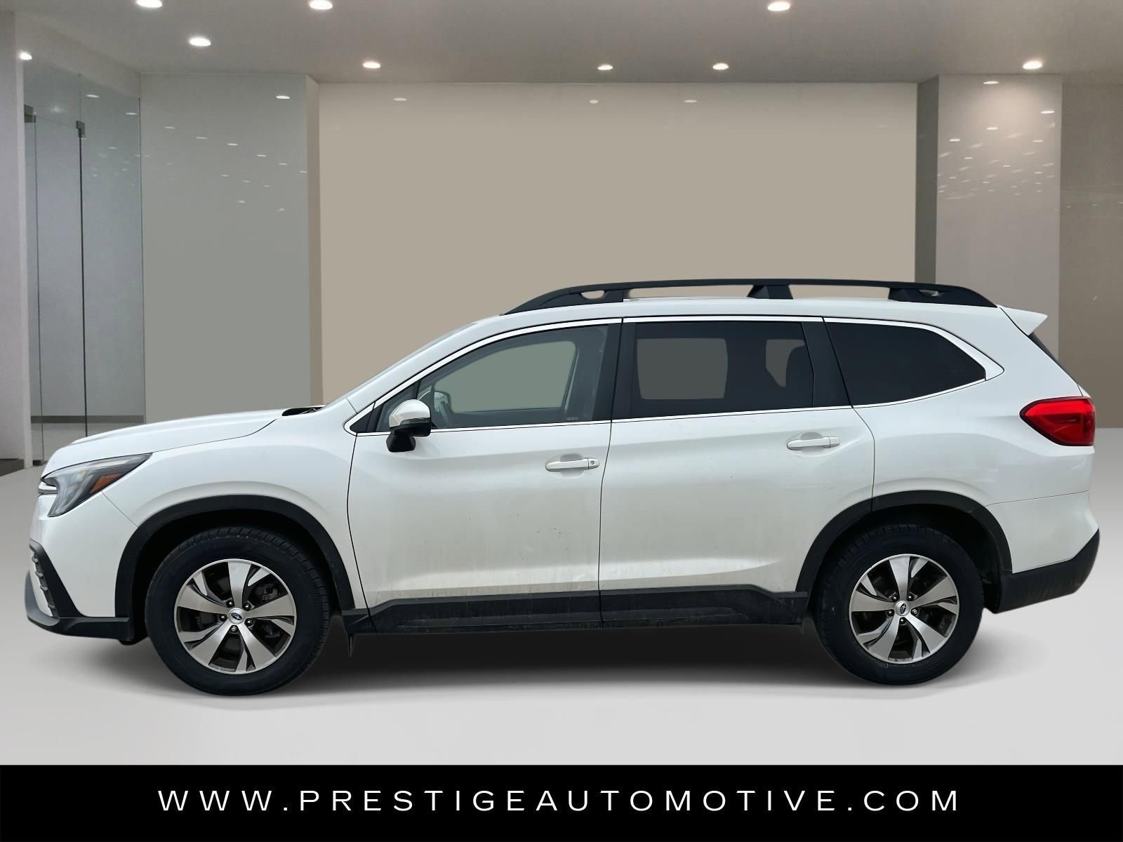 Used 2023 Subaru Ascent Premium w/ Convenience Package image 2