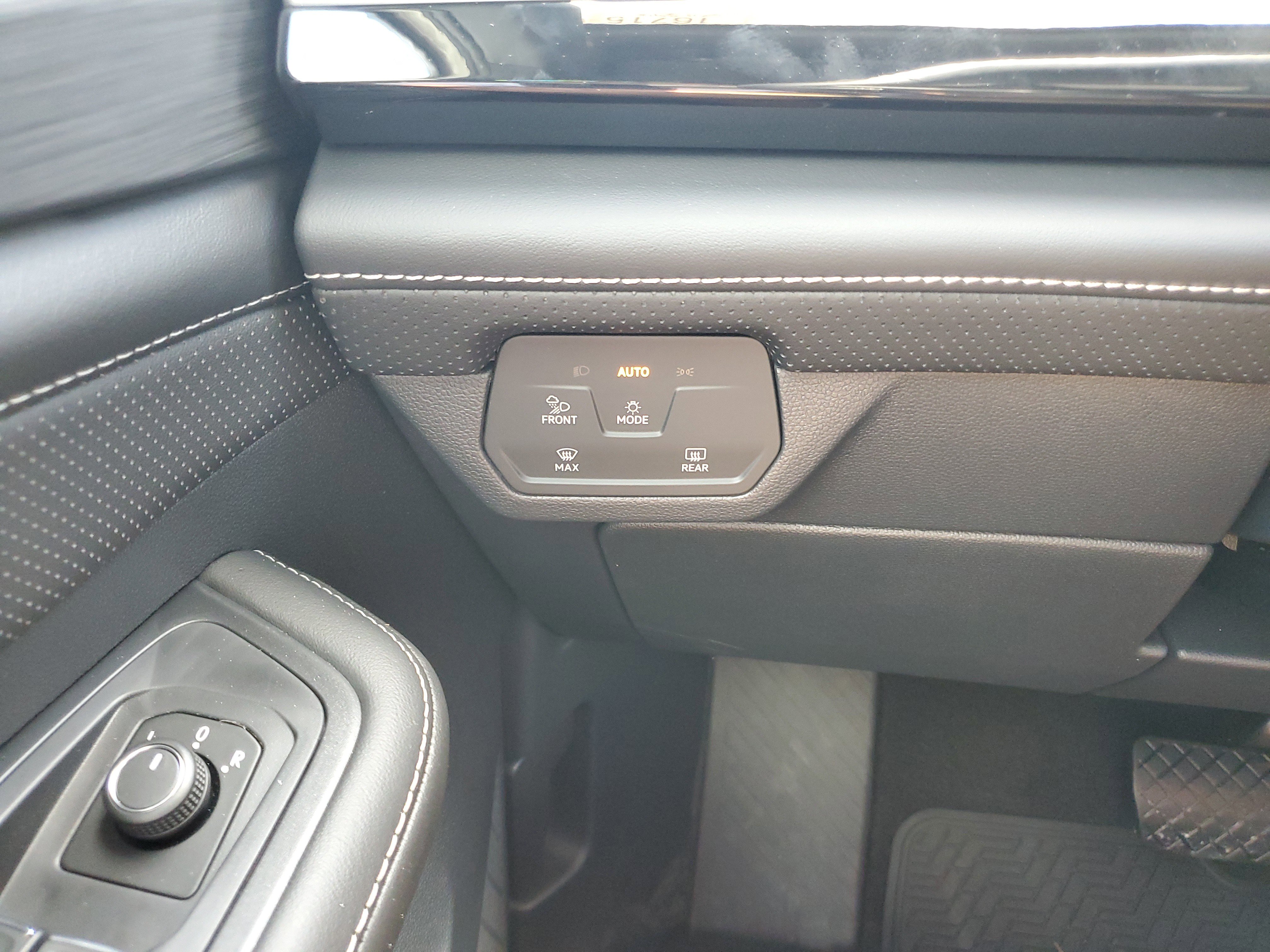 New 2026 Volkswagen Atlas Cross Sport SE image 22