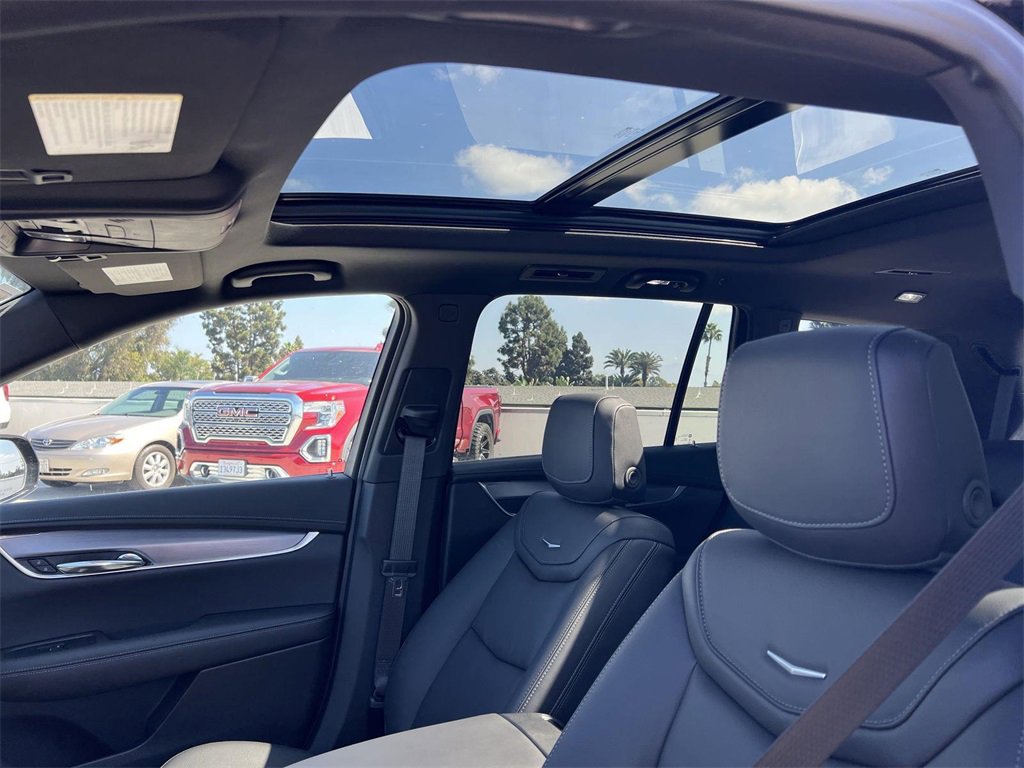 New 2025 Cadillac XT6 Luxury image 24