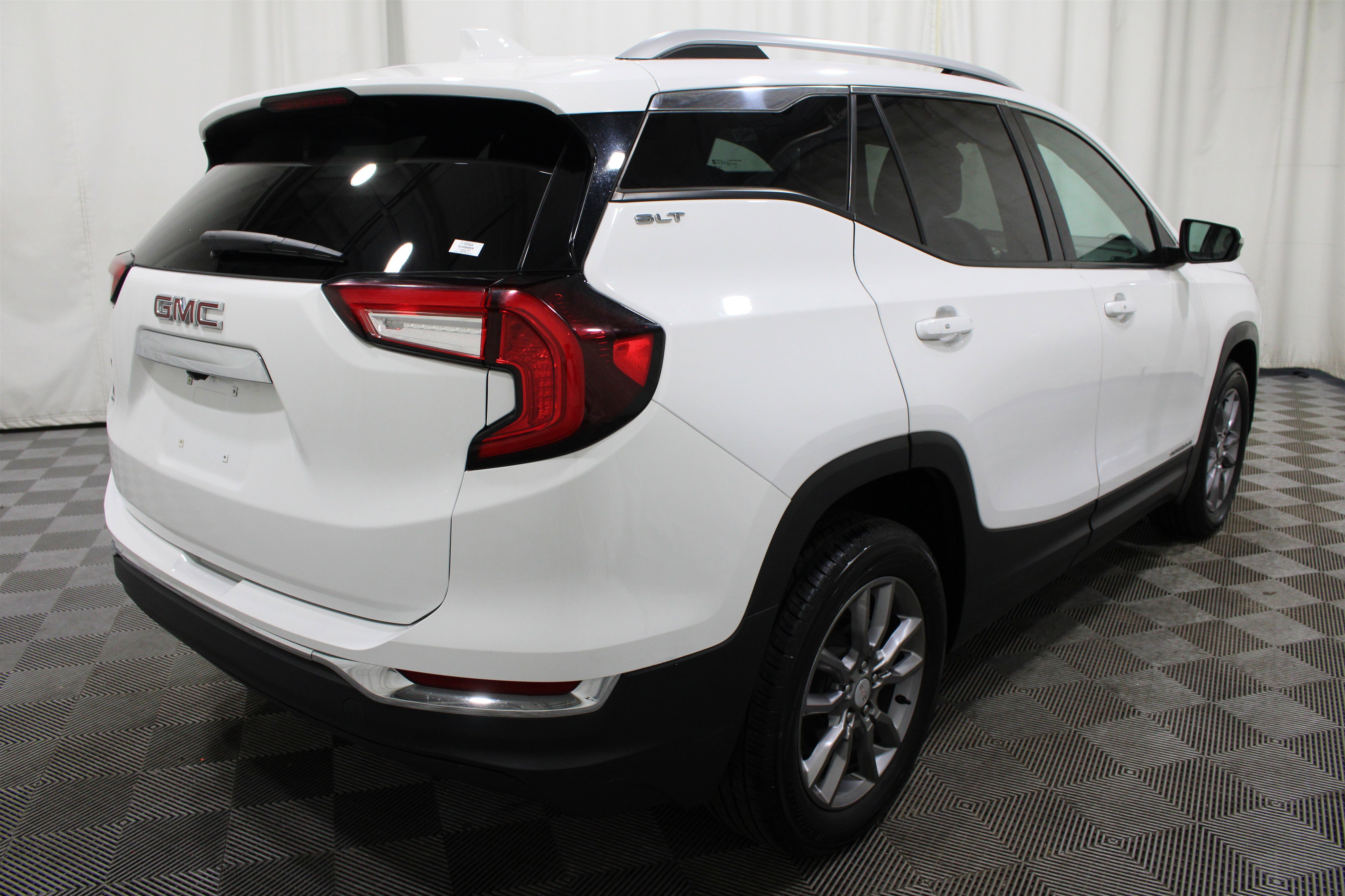 Used 2023 GMC Terrain SLT AWD/4WD image 31