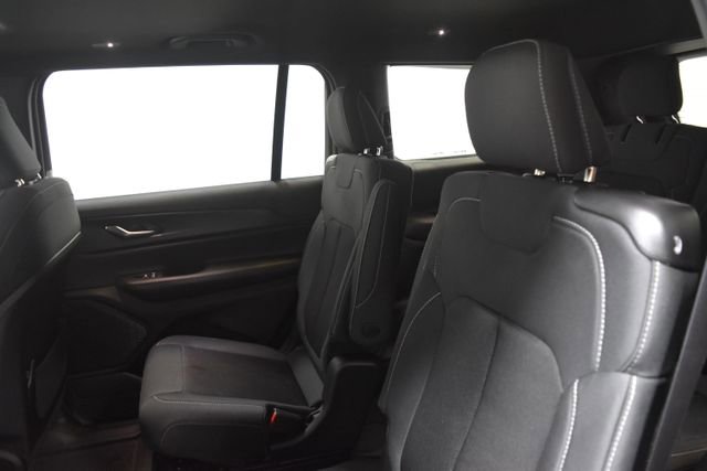 New 2025 Jeep Grand Cherokee L Laredo w/ Luxury Tech Group I image 17