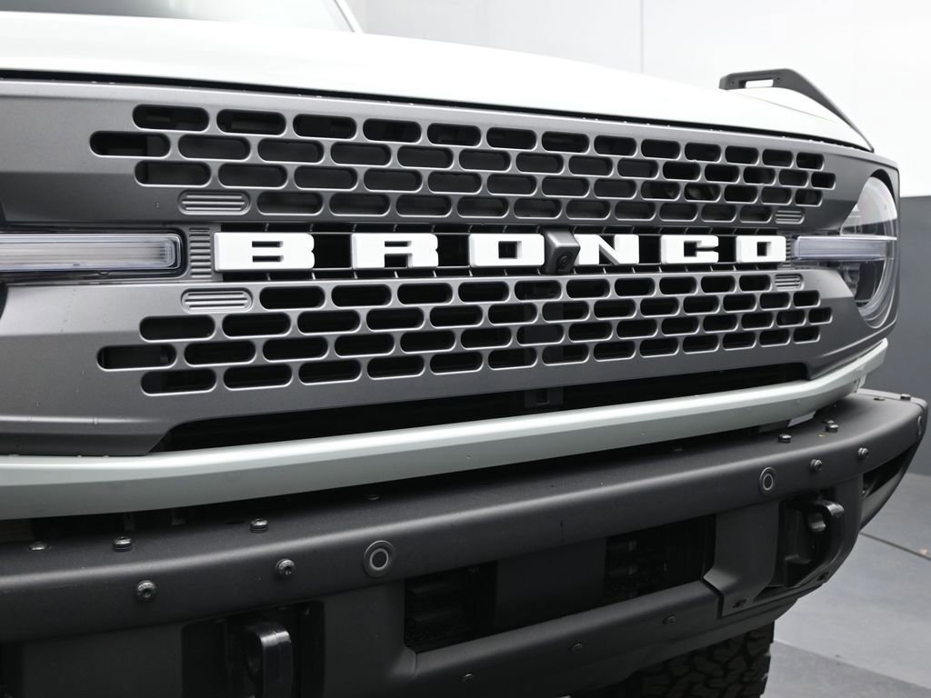 Used 2024 Ford Bronco Badlands image 11