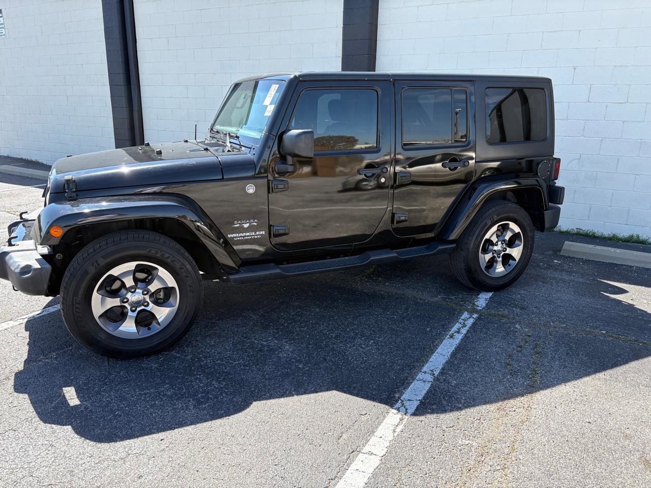 Used 2016 Jeep Wrangler Unlimited Sahara image 2