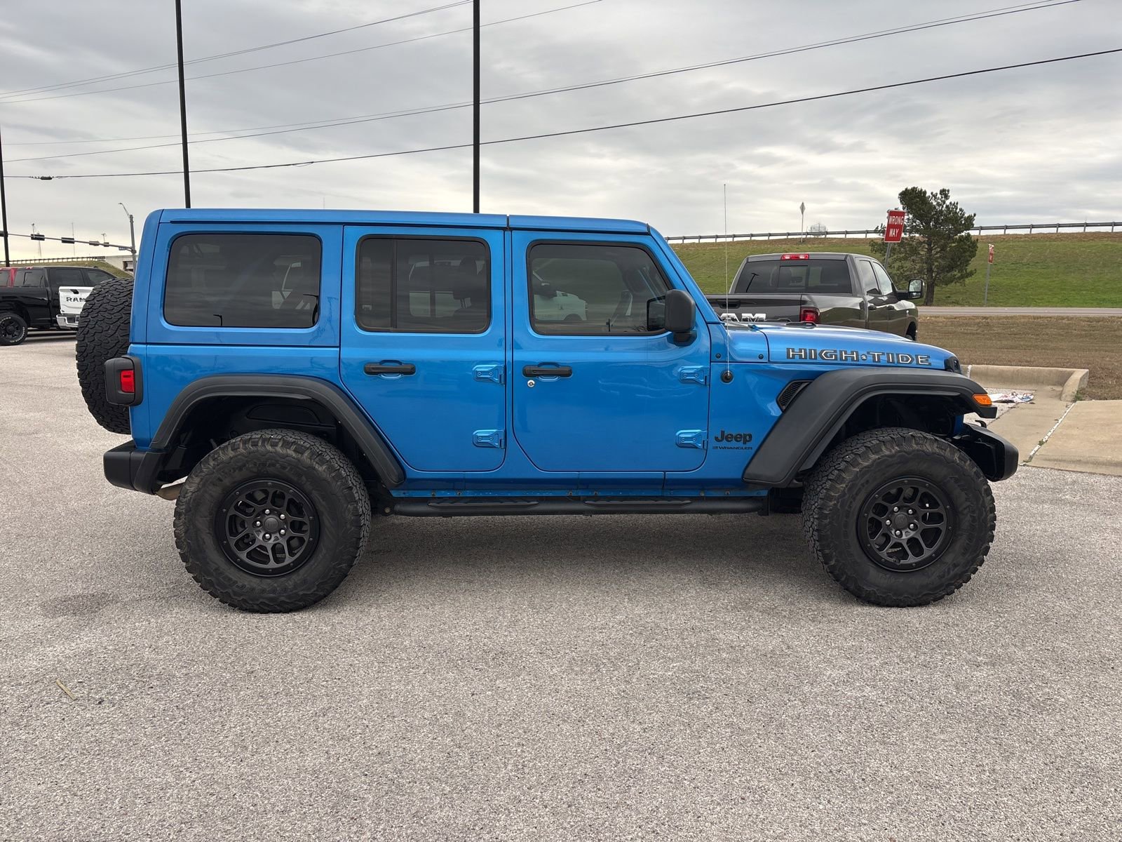 Used 2023 Jeep Wrangler Unlimited Sport image 6