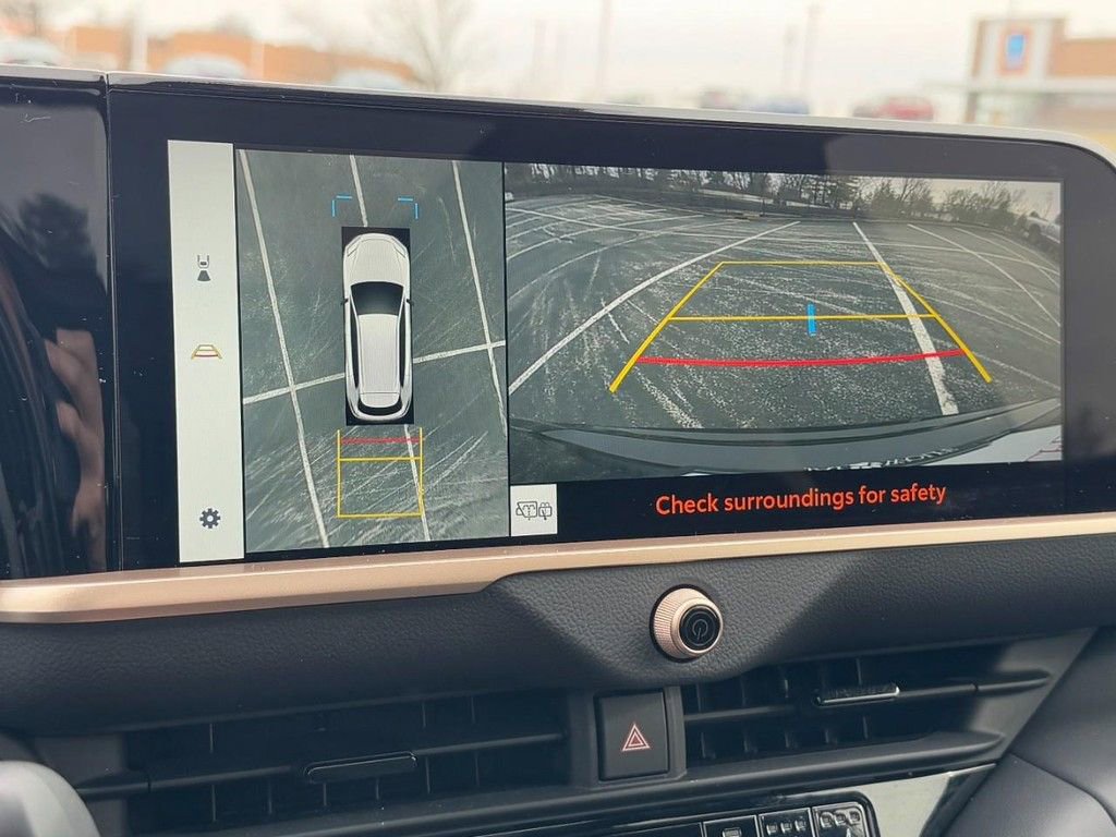 Certified 2025 Toyota Crown Signia w/ Advanced Technology Package image 24