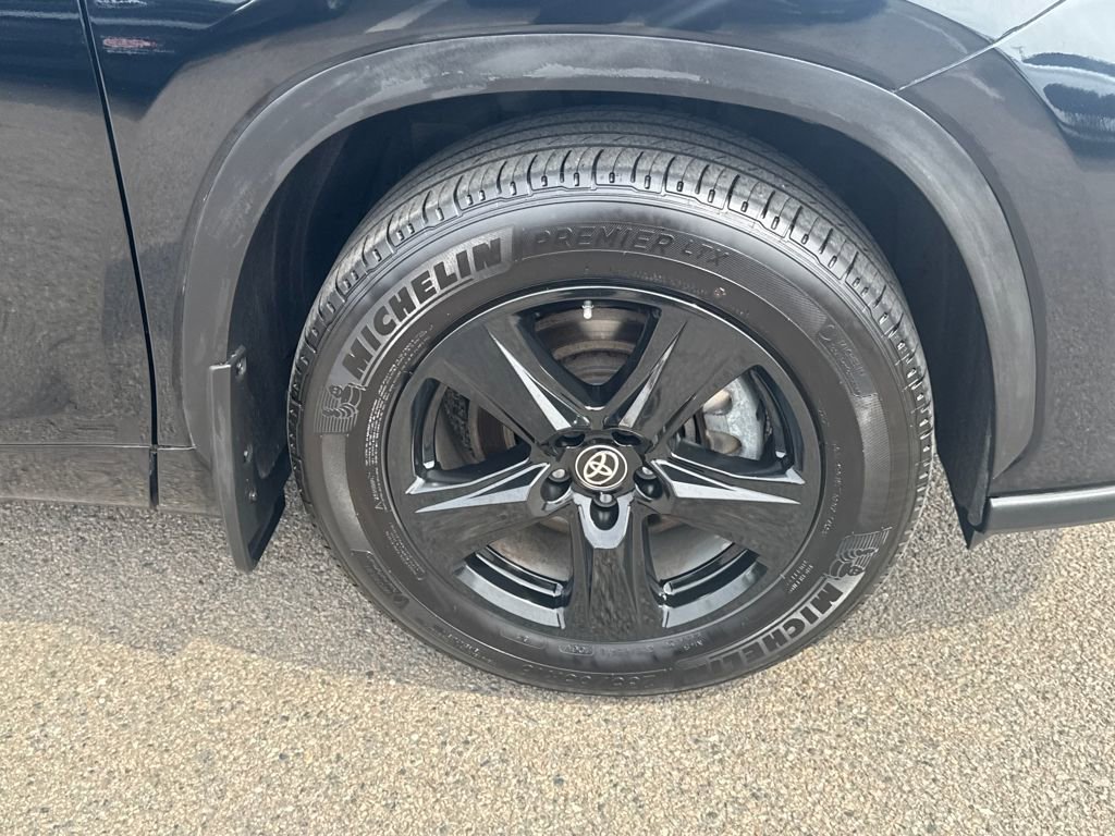 Used 2024 Toyota Highlander LE image 43