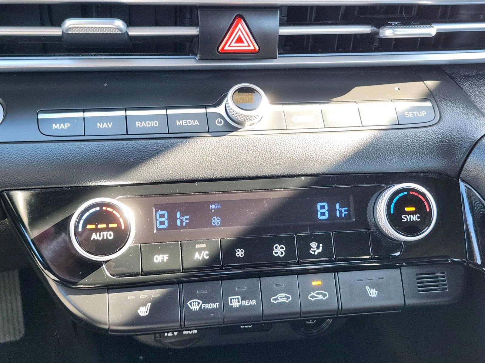 Certified 2023 Hyundai Elantra Limited w/ Cargo Package image 22