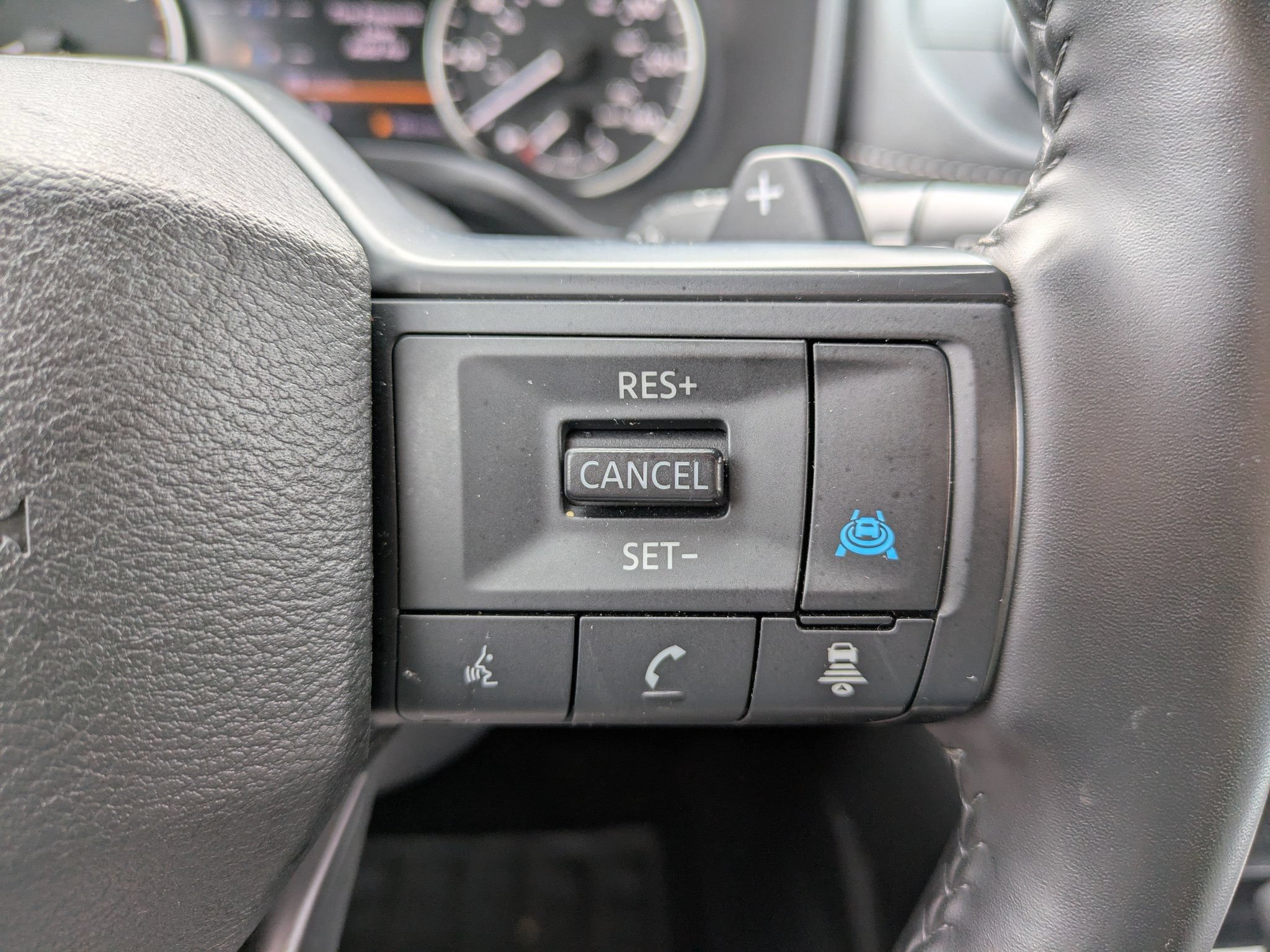 Certified 2025 Nissan Rogue SV FWD image 25