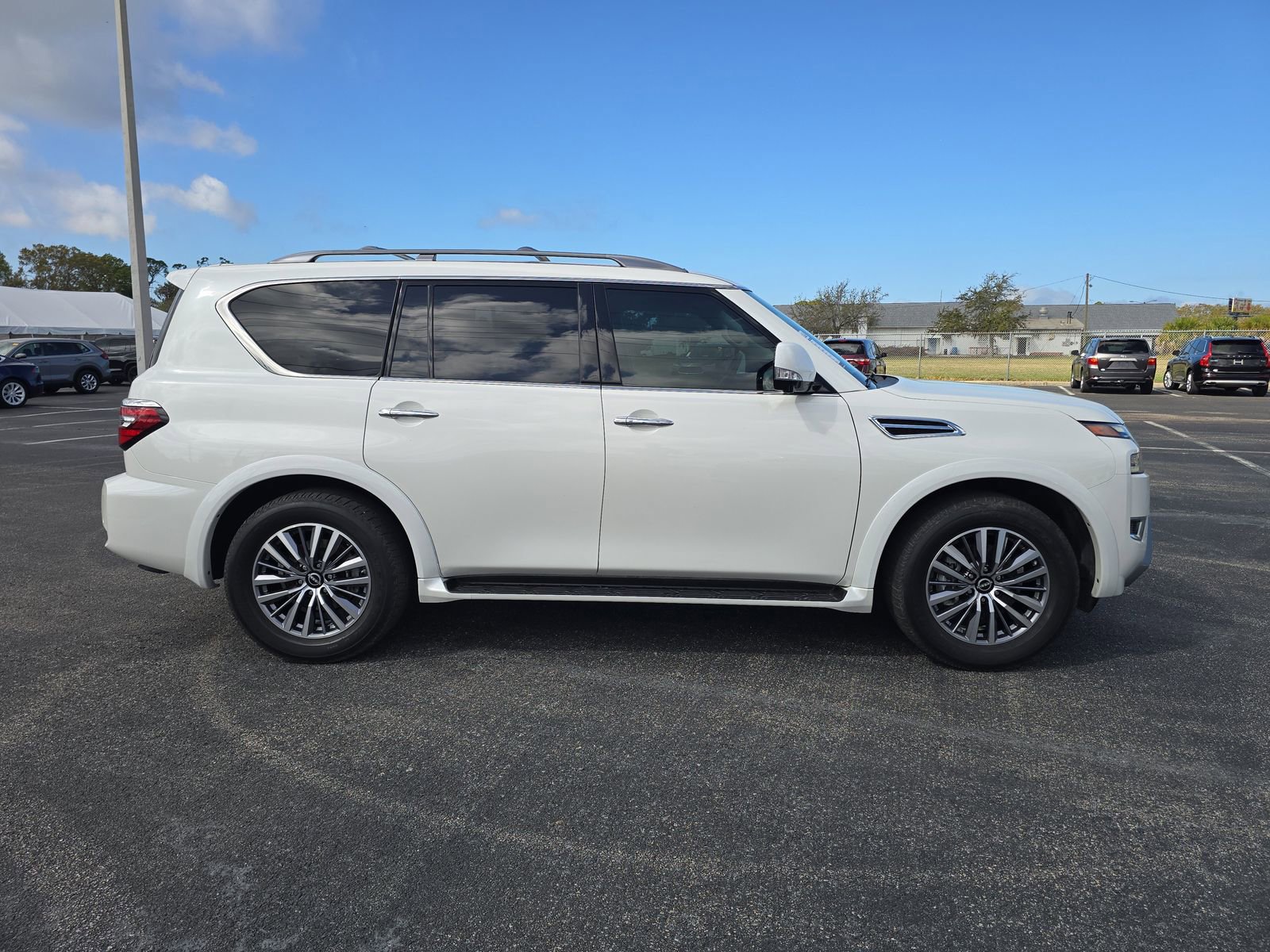 Used 2023 Nissan Armada SL w/ Captain's Chairs Package image 3