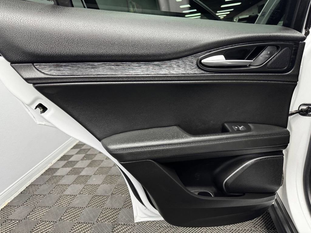 Used 2023 Alfa Romeo Stelvio Sprint image 45