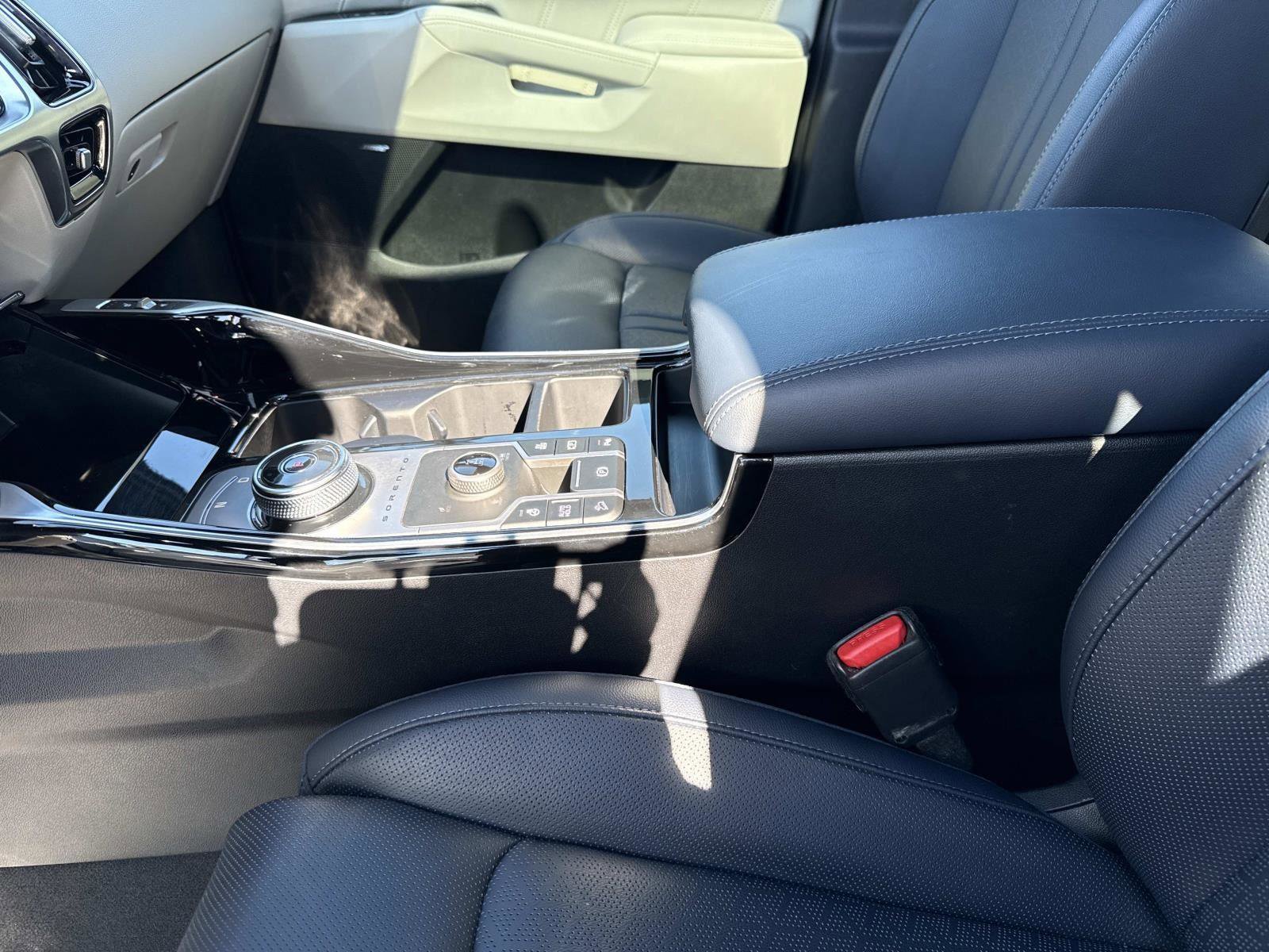 Used 2023 Kia Sorento SX Prestige image 15