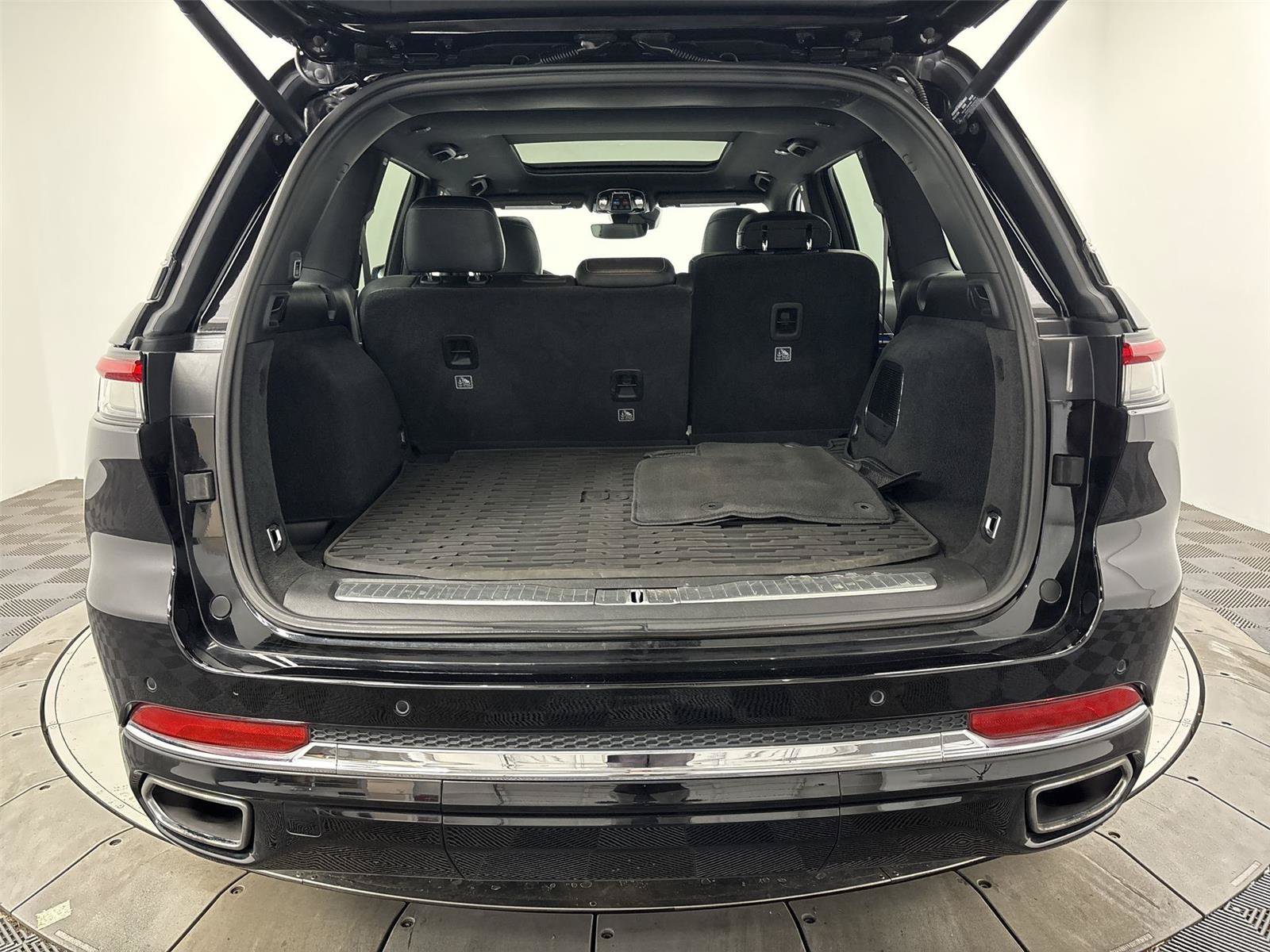 Used 2022 Jeep Grand Cherokee Overland AWD/4WD image 21