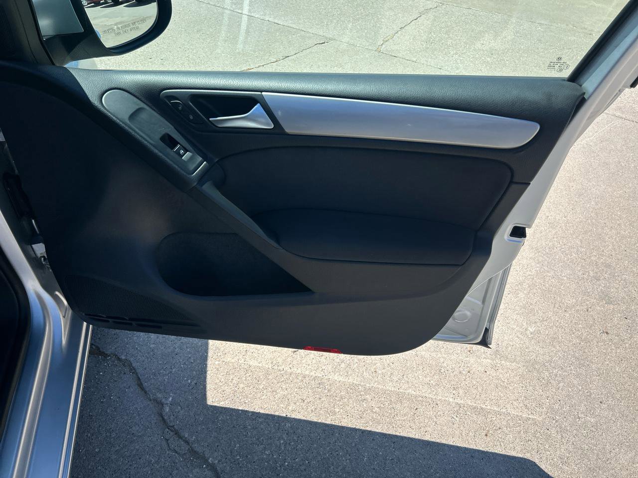 Used 2014 Volkswagen Golf 4-Door image 16