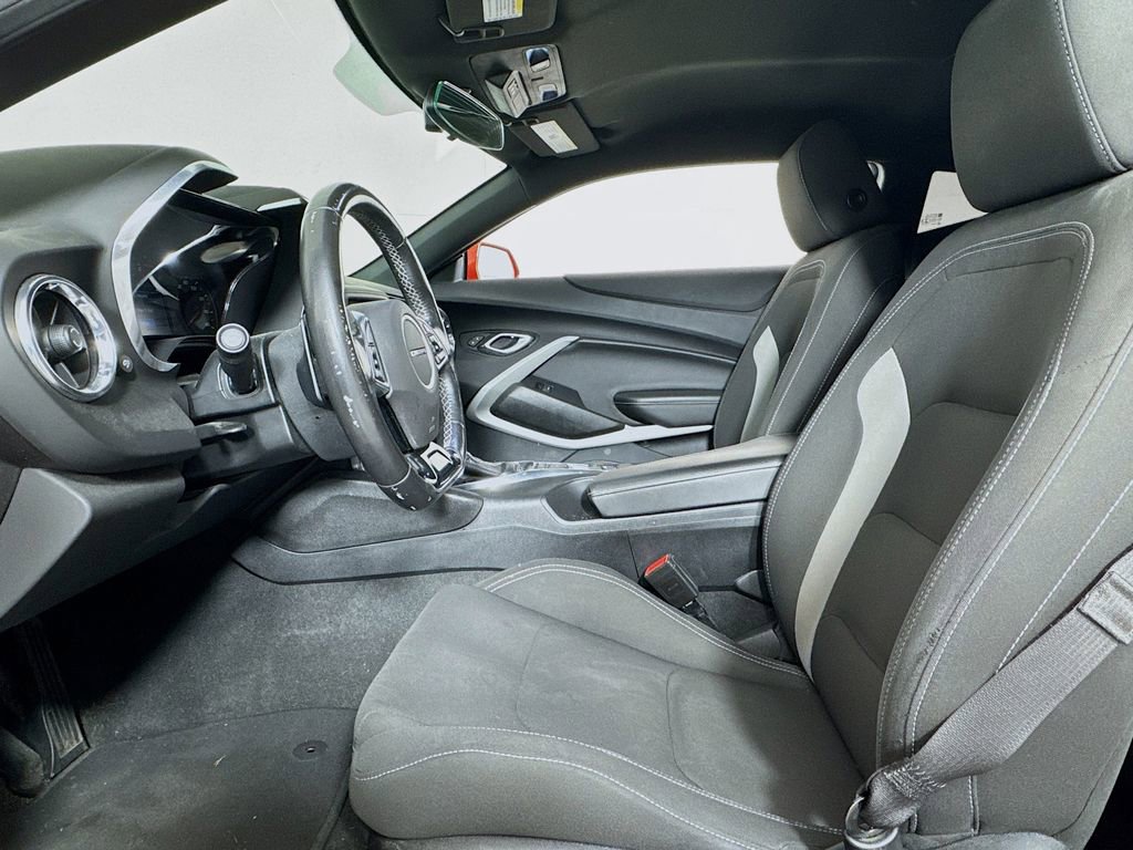Used 2020 Chevrolet Camaro LT RWD image 10