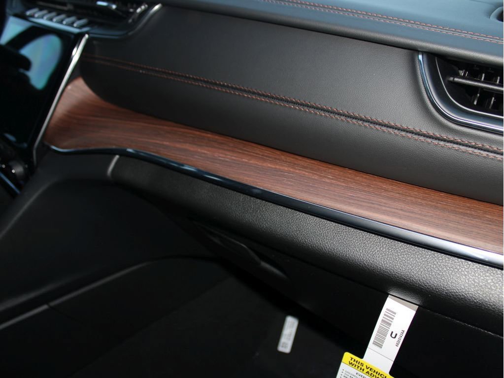 New 2025 Jeep Grand Cherokee Summit image 35
