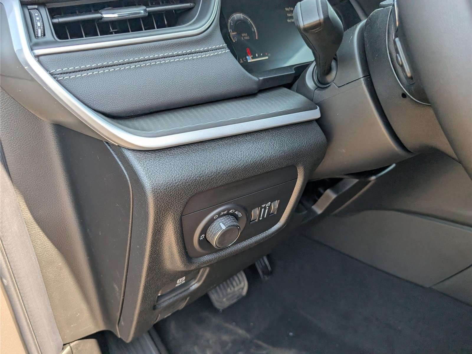New 2026 Jeep Grand Cherokee Laredo AWD/4WD image 17