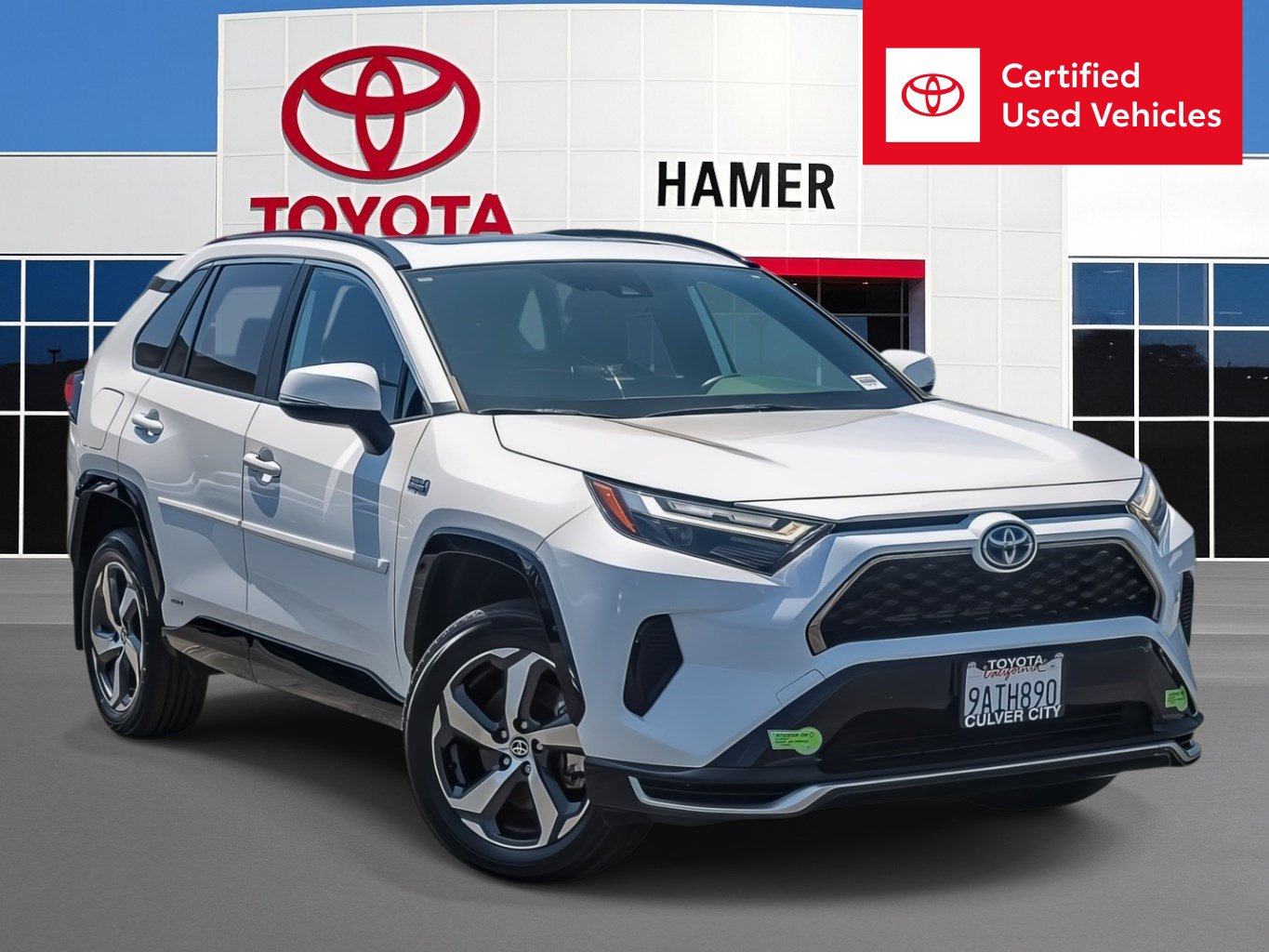 Used 2022 Toyota RAV4 SE w/ Weather & Moonroof Package