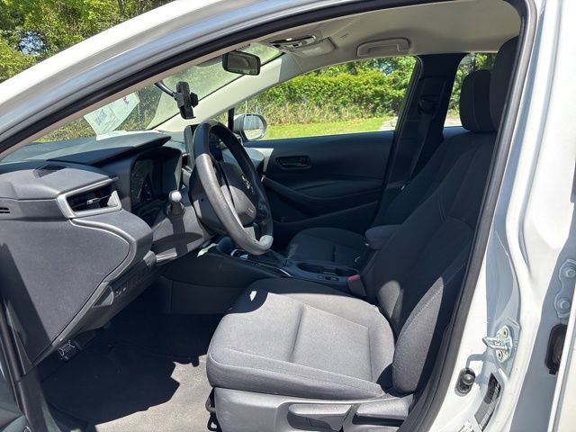 Used 2023 Toyota Corolla LE FWD image 3